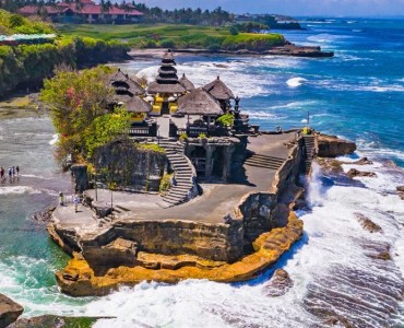 Pura Tanah Lot: Most Popular  and Most visit Temple In Bali